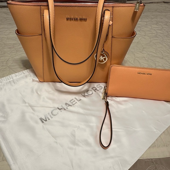 Jet Set East West Logo Charm Saffiano Leather Tote Bag - Picture 1 of 3